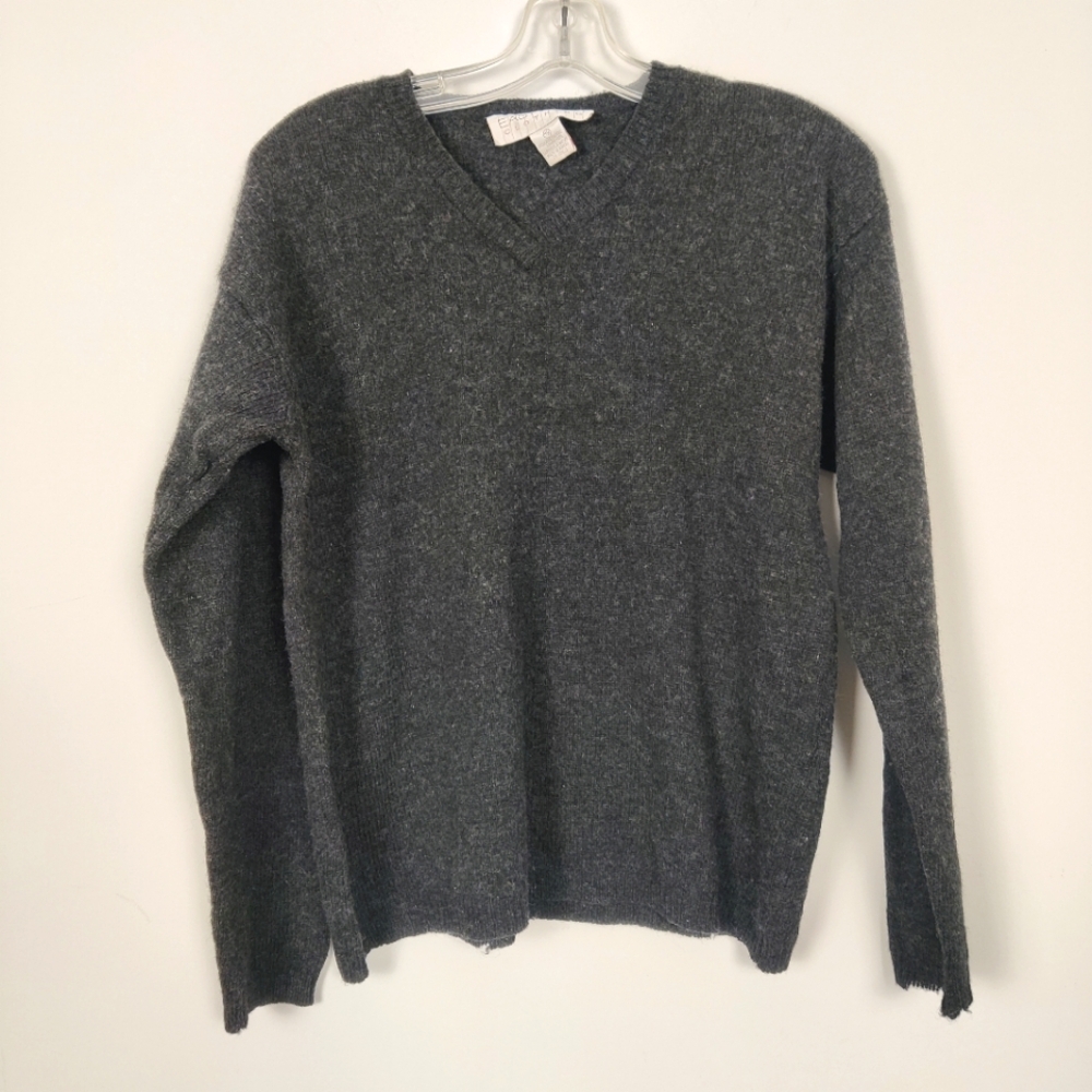 Easywear Clothing Men's 100% Lambswool V-neck Sweater in Dark Gray Black